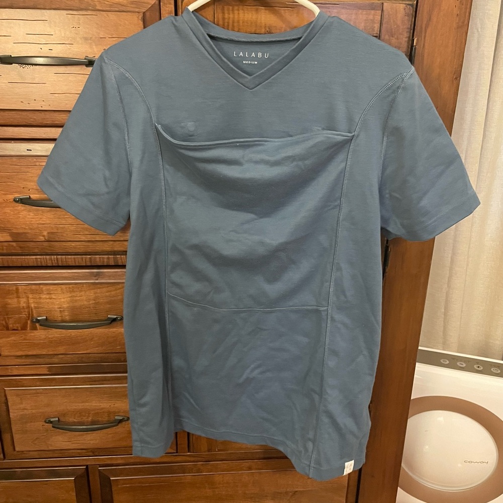 Lalabu Men’s Kangaroo Shirt, size medium